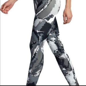 البقر nike camo pants 
